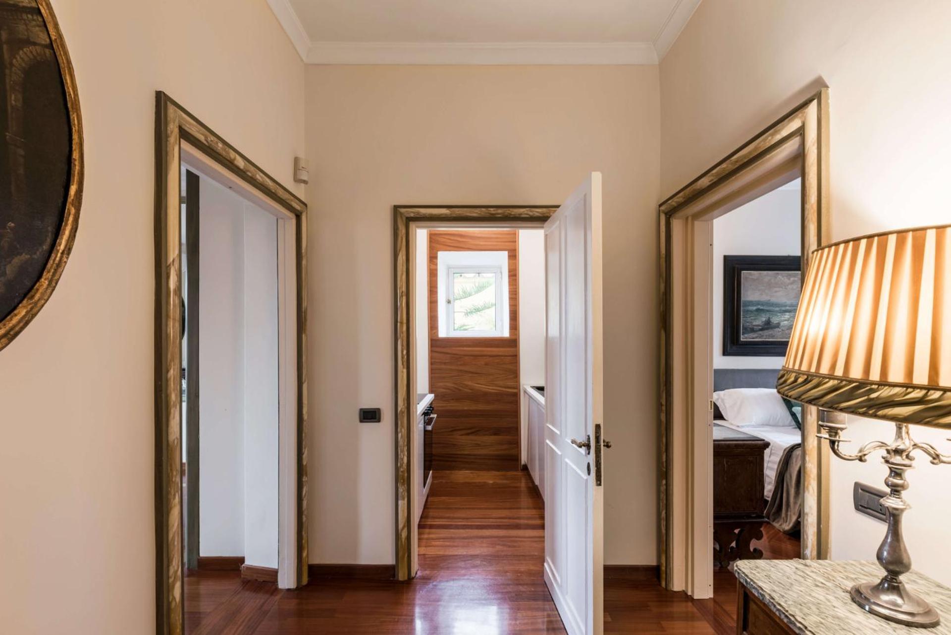 The Rent - One-bedroom In A Quiet, Classically Styled Corner Near The Quirinale Rome